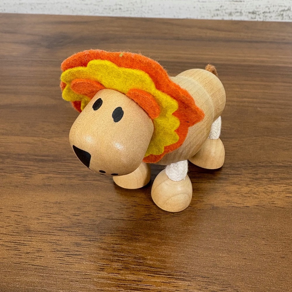 Vintage Anamalz Roaming Mountains Lion Wooden Animal Toy LN01 Poseable